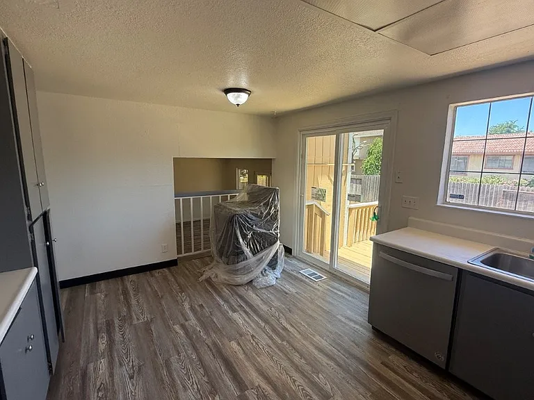 131 Glasgow Way — Photo 33