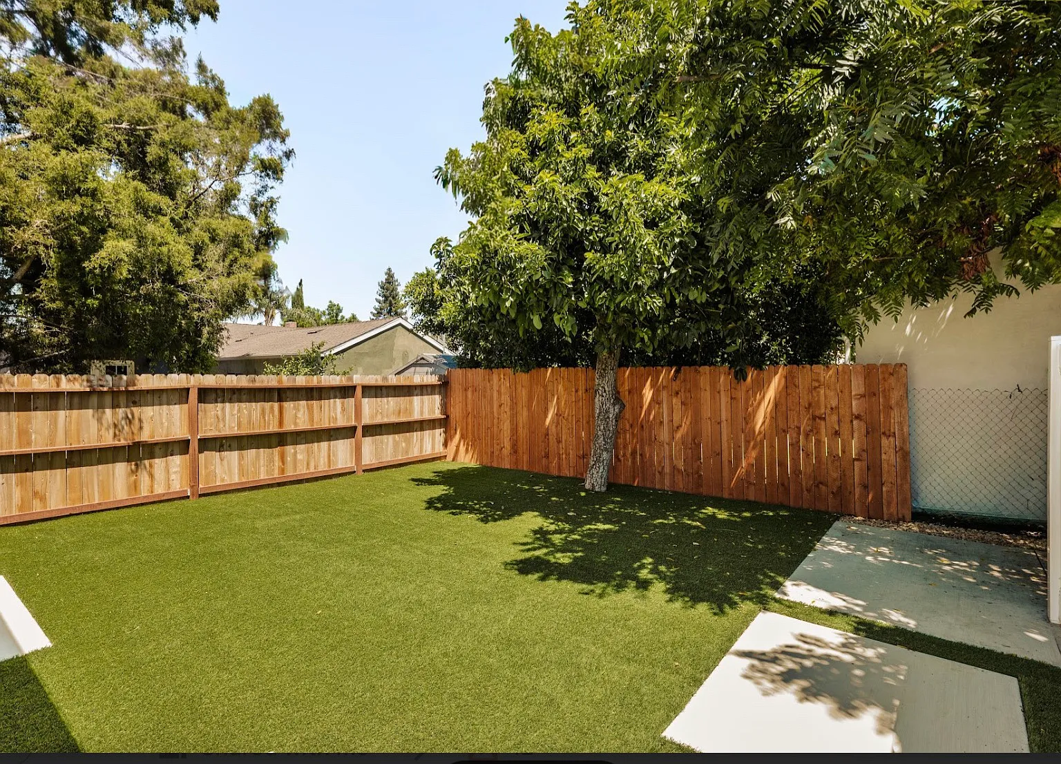 15231 Camarillo St — Photo 3