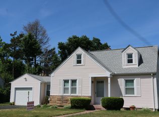 31 Valley Hts, Holyoke, MA 01040