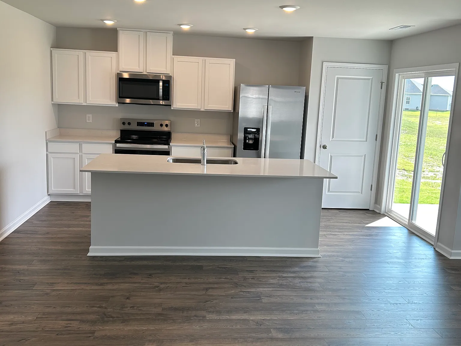 3 bed, 1475 sqft, $2,000 — Photo 2