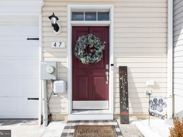 47 Landis Ct, Falling Waters, WV 25419