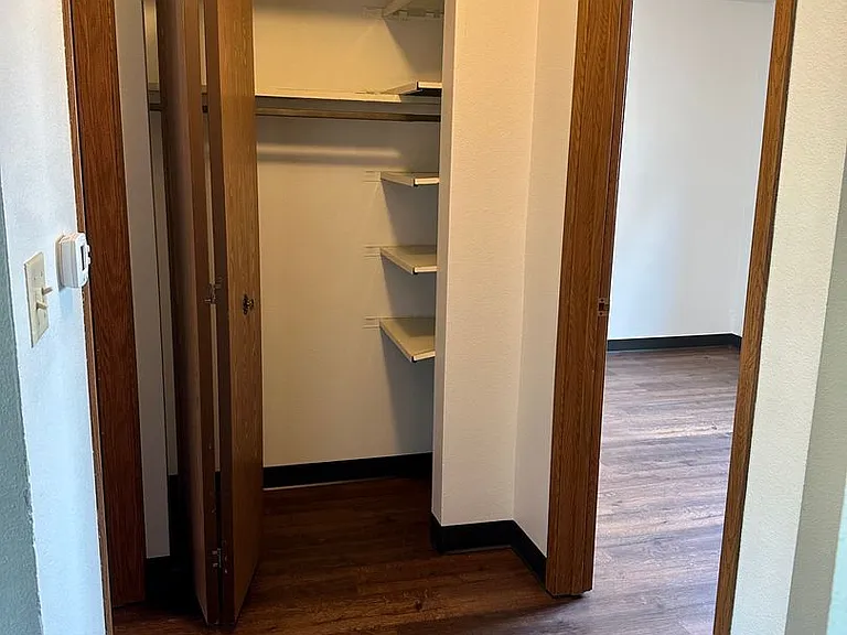 2 Bedroom 1 Bathroom Apartments — Photo 8