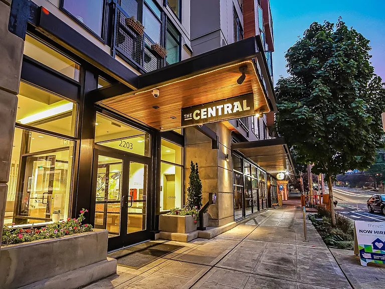 The Central — Photo 29