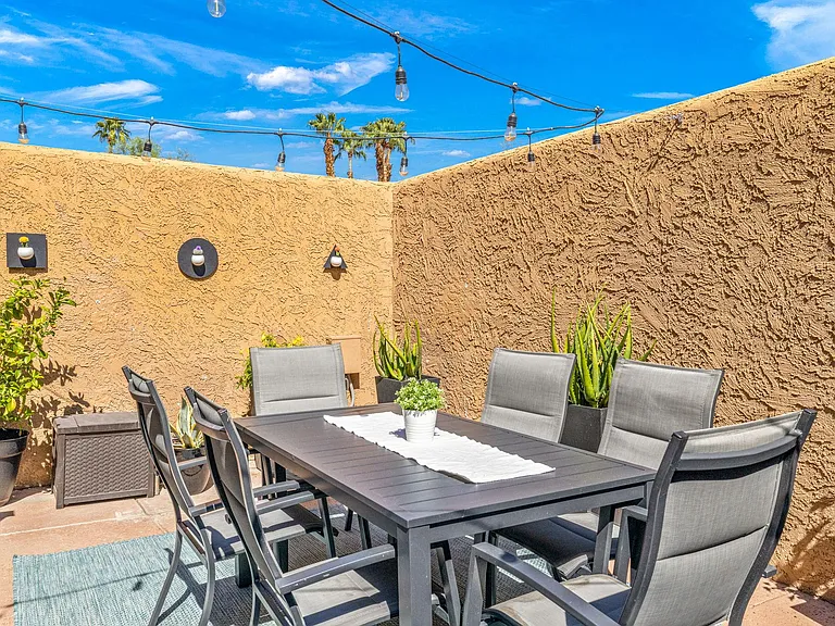 49075 Mariposa Dr — Photo 35