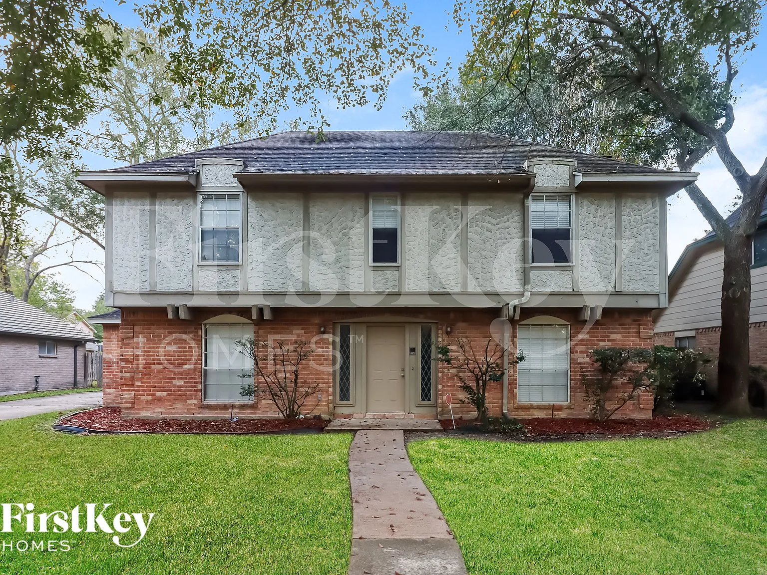 4 bed, 2.5 bath, 2712 sqft, $1,850 — Photo 1