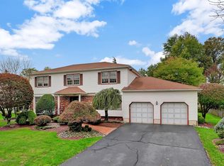 15 Longstreet Rd, Manalapan, NJ 07726