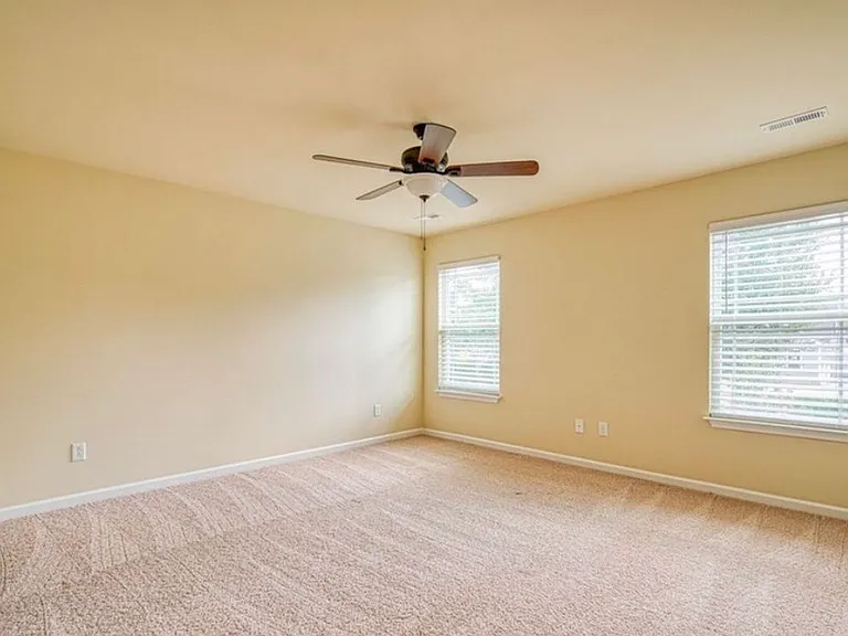 700 Daisy Hill Ln — Photo 13