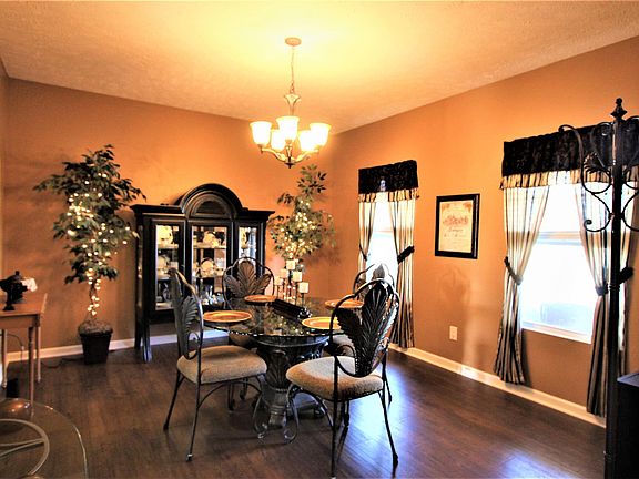 3rd image of 150 Scotts Dr