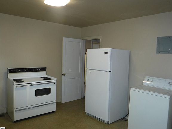 4th image of 248 Charlesworth Ave