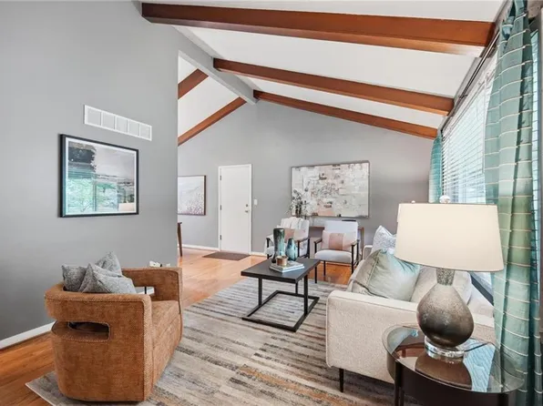 8133 W 93rd St, Overland Park, KS 66212