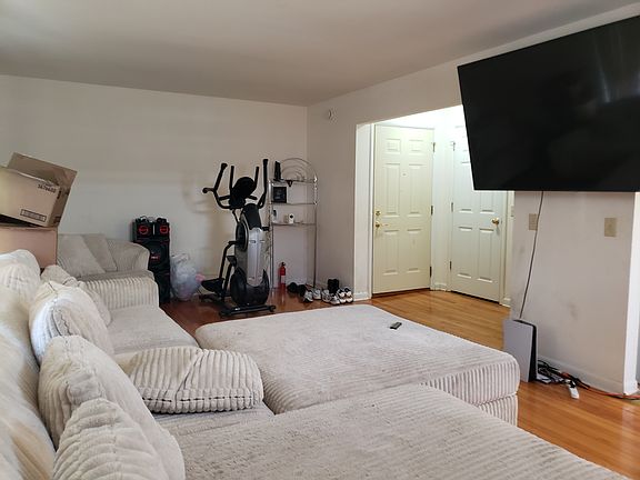 3rd image of 3810 Hoover Dr #3