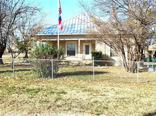 204 N Texas St, Graford, TX 76449