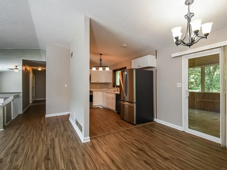 1012 Hicksmil Dr SW — Photo 8