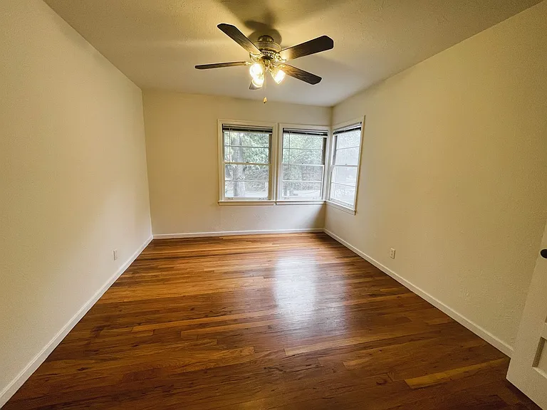 1720 San Carlos Ave — Photo 5
