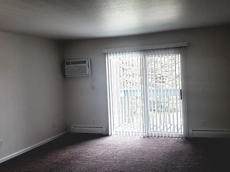 Glen Crest Apartments — Photo 32