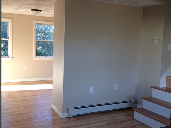 4th image of 393 School St