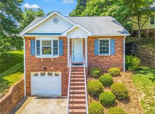 1005 Heatherstone Ct, Winston Salem, NC 27104