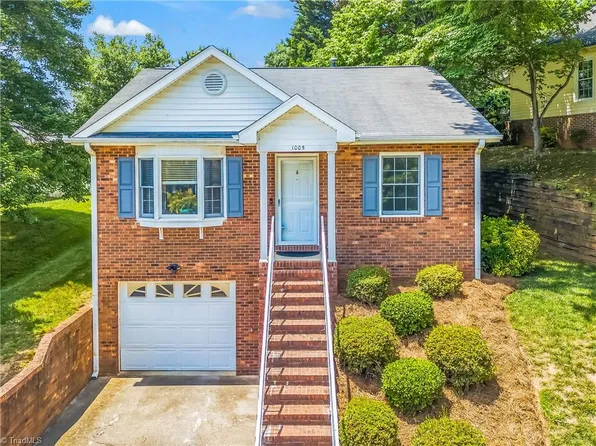 1005 Heatherstone Ct, Winston Salem, NC 27104