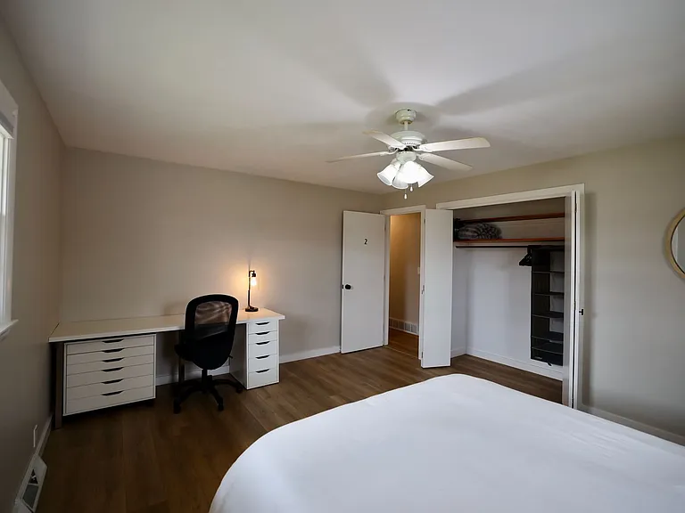 1534 N Woodburn Ave — Photo 33