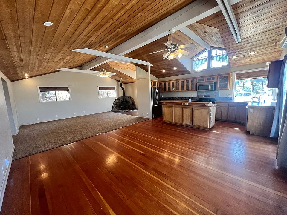 1937 Lilac Ln
