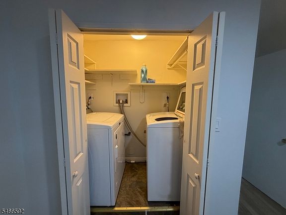 5th image of 141 Monroe St