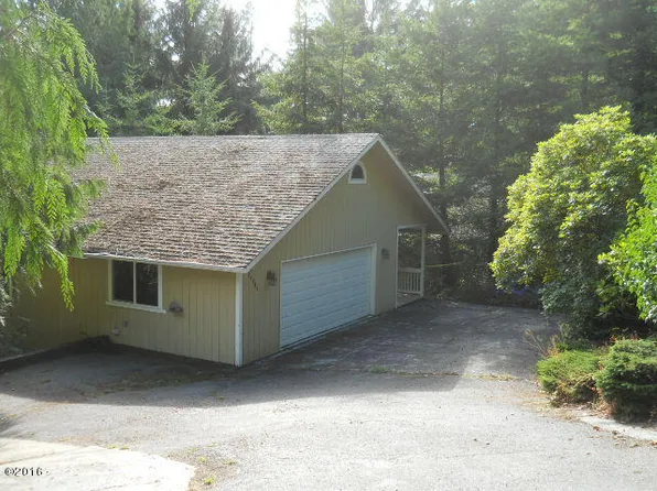 5841 Mercer Creek Dr, Florence, OR 97439