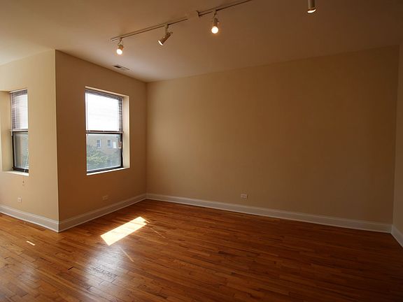 2nd image of 5003 N Sawyer Ave APT 2