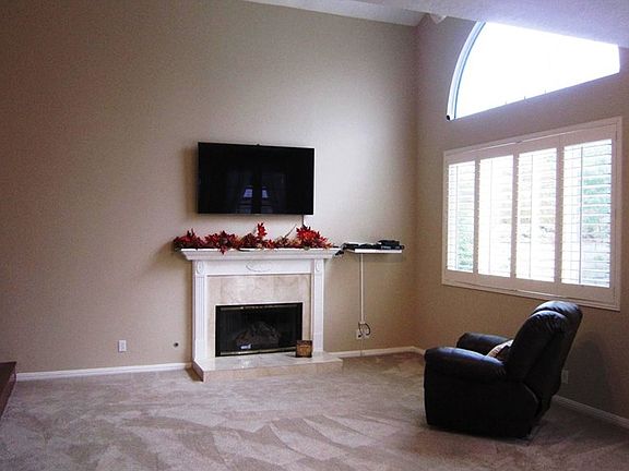 4th image of 28356 Evergreen Ln
