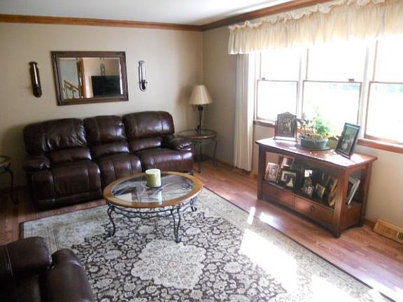 4th image of 28 Dormay Ln