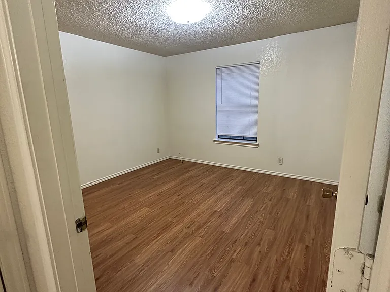 924 W Chestnut St #5 — Photo 10