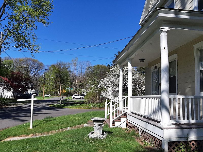 3rd image of 194 WILLOW CREEK Avenue
