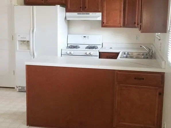 566 Bridgebend Rd, Ballwin, MO 63021