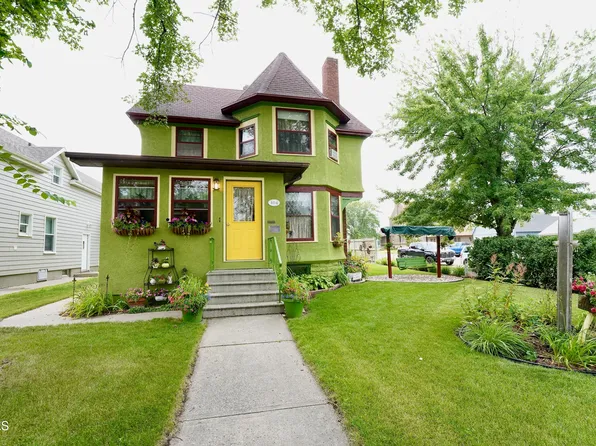 404 4th Ave SE, Jamestown, ND 58401