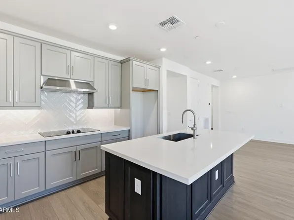 2121 W SONORAN DESERT Drive #72, Phoenix, AZ 85085