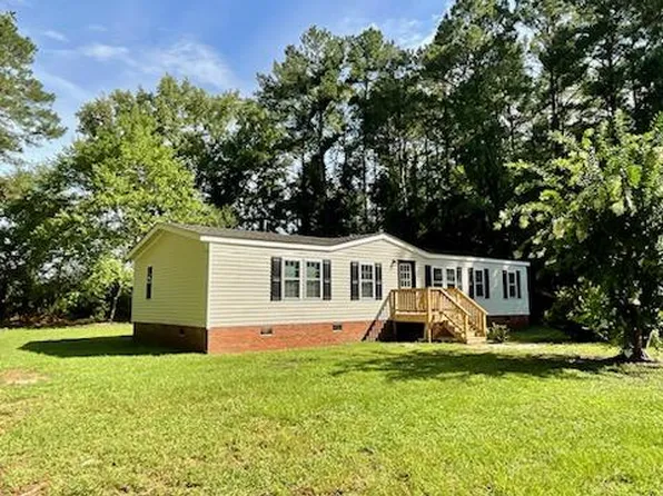 104 Plum Ct, Burgaw, NC 28425