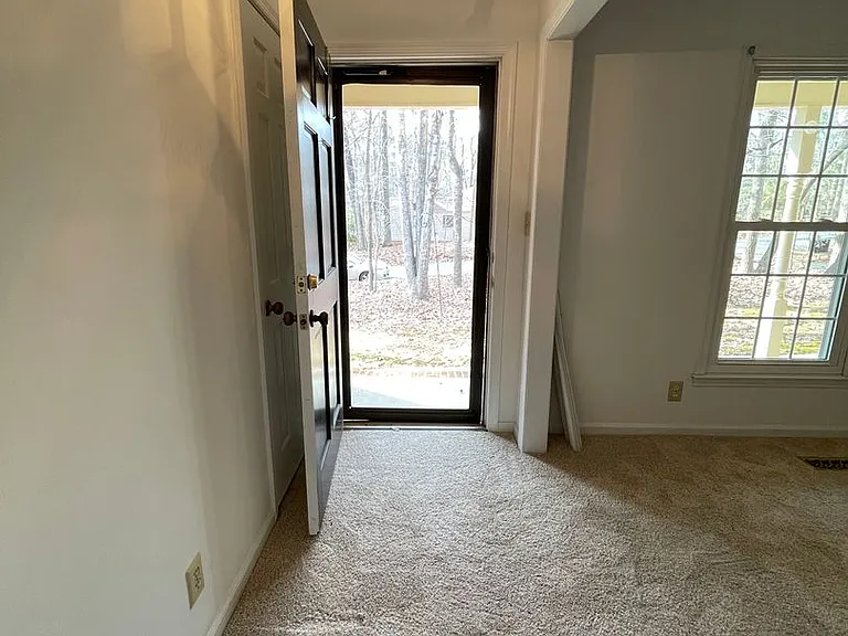 106 Downing Ct — Photo 3