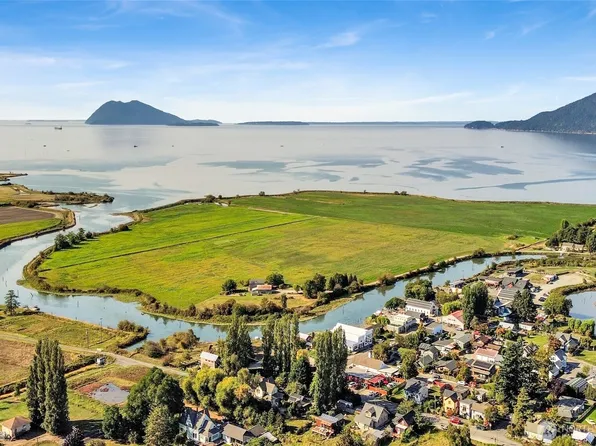 5544 Smith Road, Bow, WA 98232