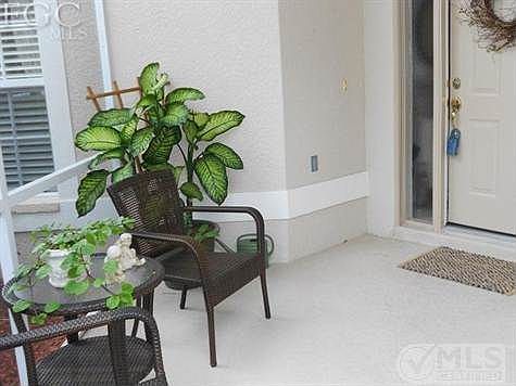 Front seating area on front lanai.