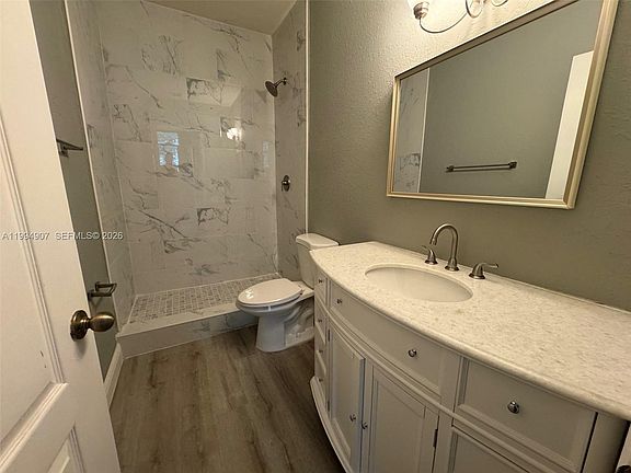 3rd image of 2731 SE 17th Ave Unit 207