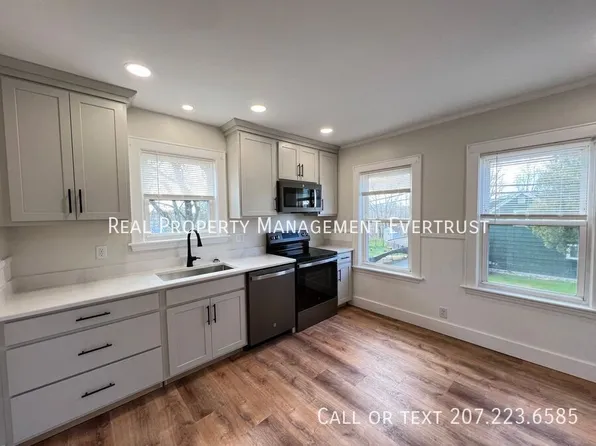 249 Lincoln St Unit B, Saco, ME 04072