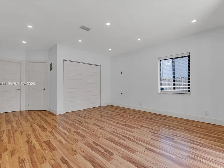 549 NE 12th Ave #1 — Photo 27