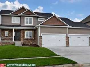 9415 Del Rio Dr, Lincoln, NE 68516