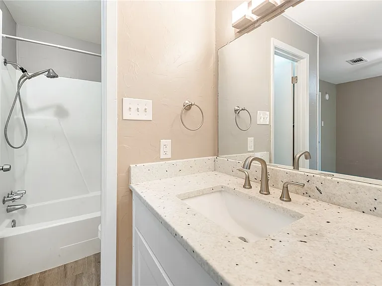 1904 Dartmouth St #H2 — Photo 31