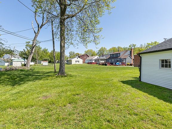 4th image of 185 Eldred Ave
