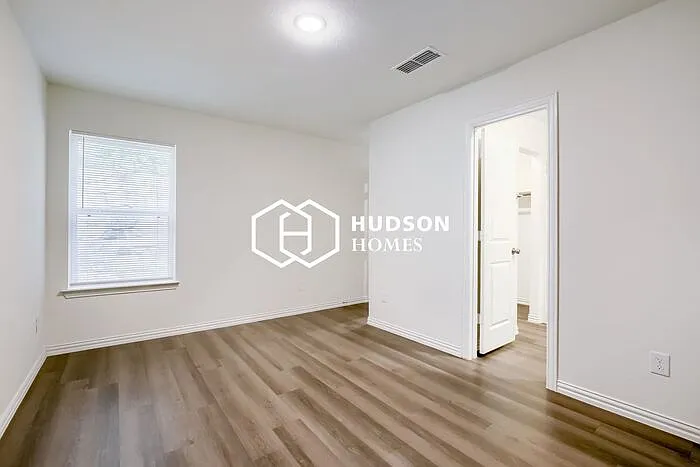 506 E Shepherd St — Photo 8