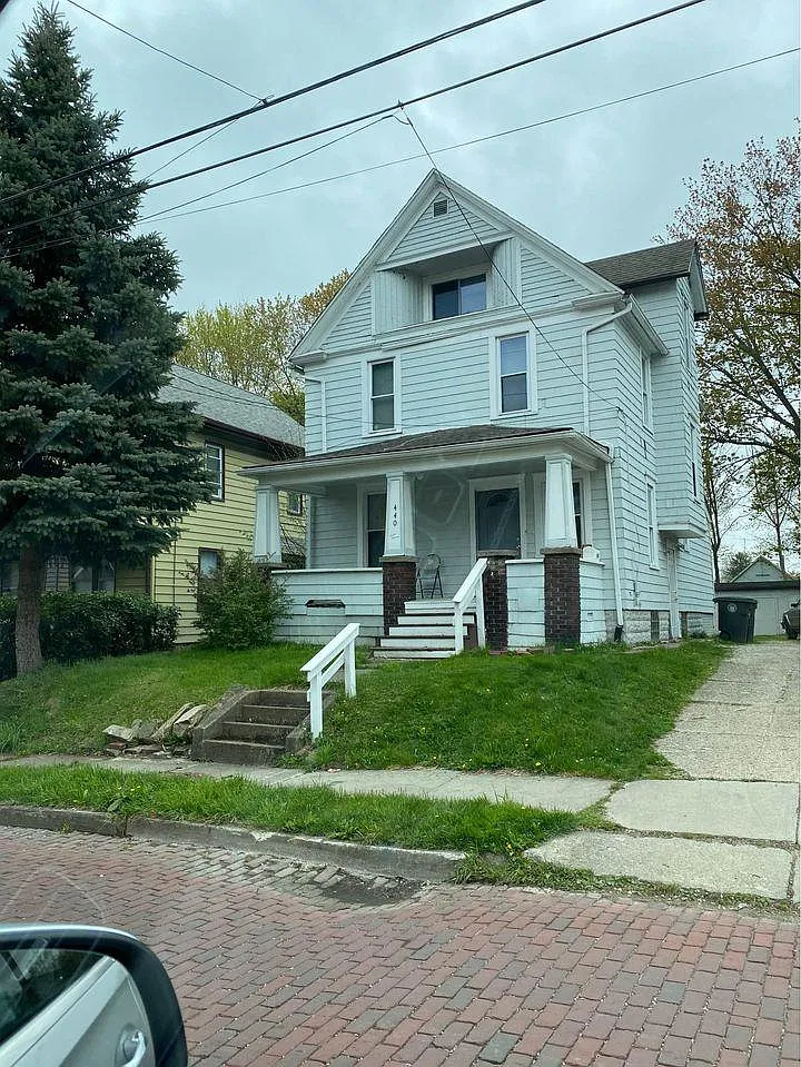 440 E Voris St — Photo 1