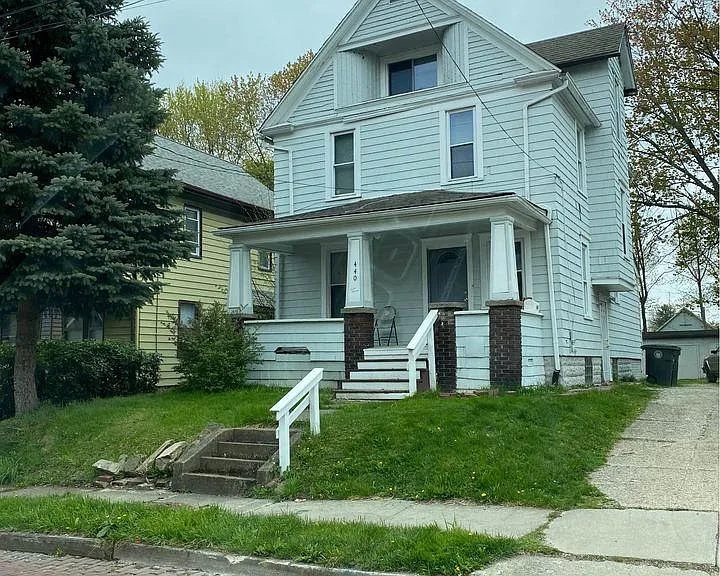 440 E Voris St — Photo 1