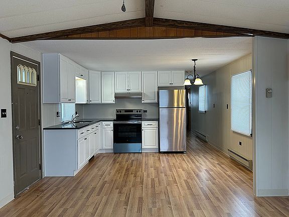 3rd image of 4 Parker Dr