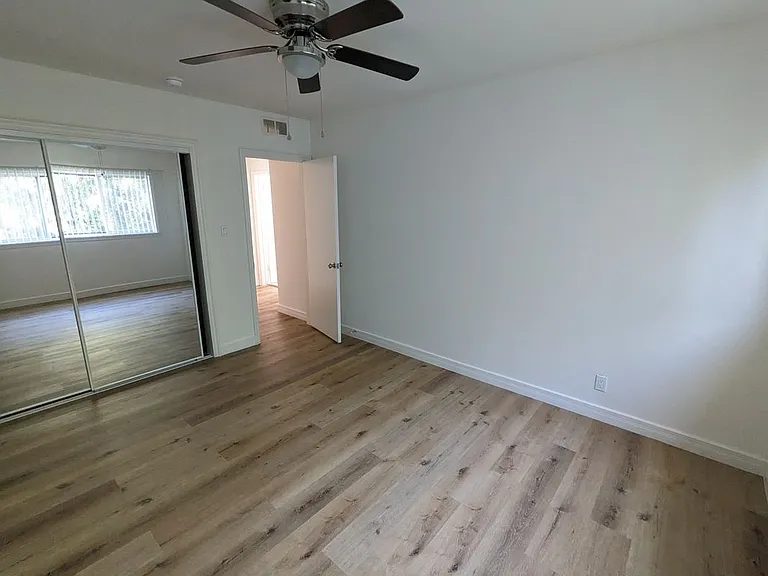 1320 N Martel Ave #7 — Photo 12