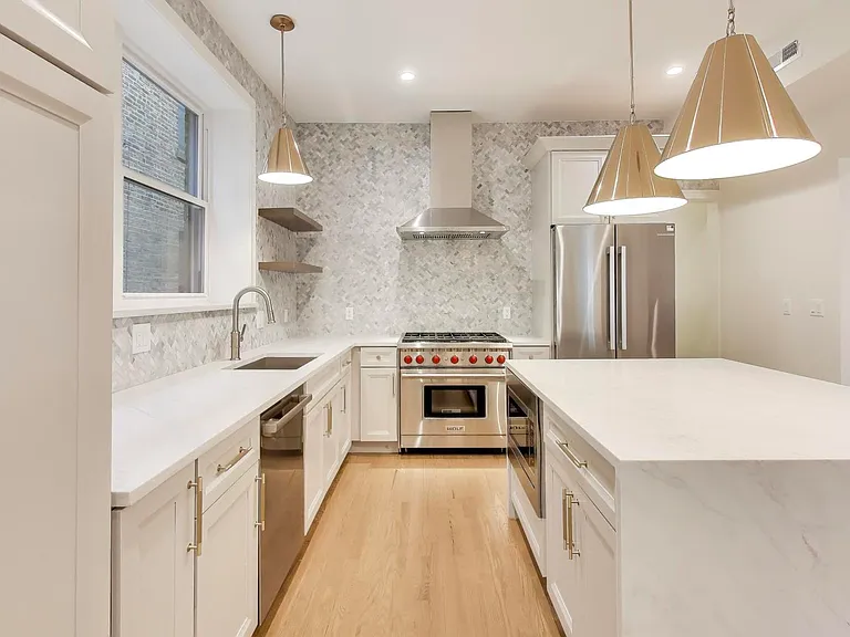 E Madison Park — Photo 9